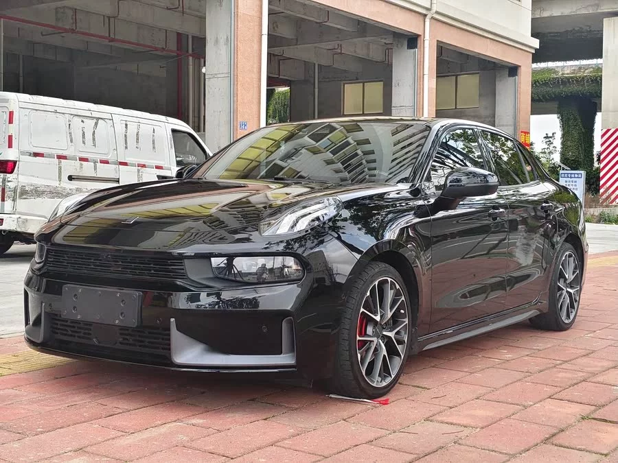Lynk & Co 03