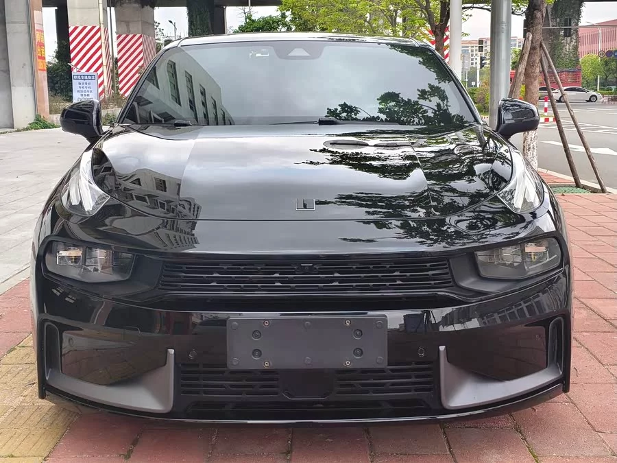 Lynk & Co 03