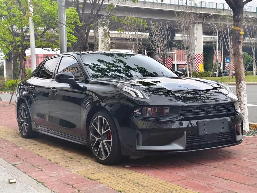 Lynk & Co 03