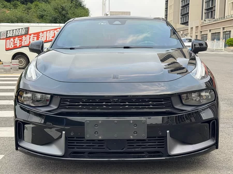Lynk & Co 03