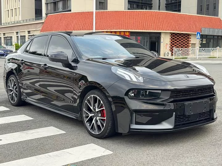 Lynk & Co 03