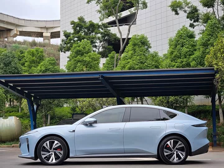 NIO ET5