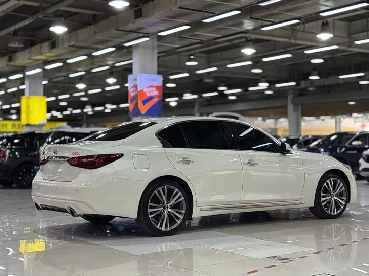 Infiniti Q50L