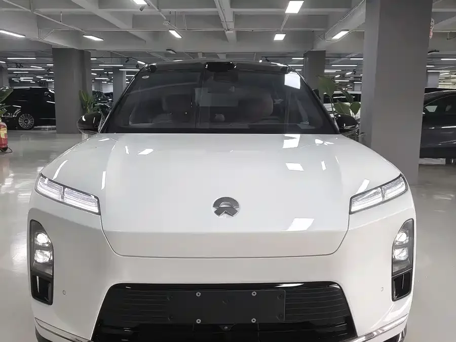 NIO ES8