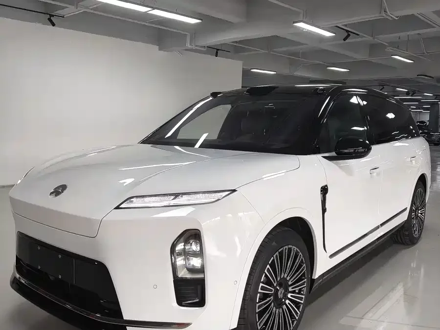 NIO ES8