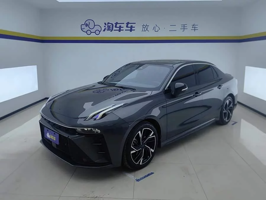 Lynk & Co 03