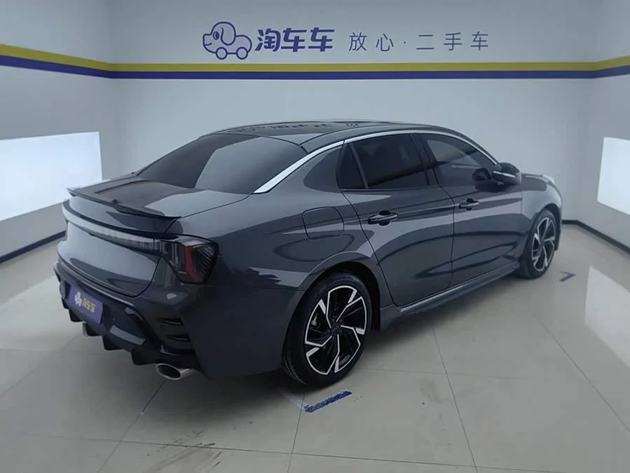 Lynk & Co 03