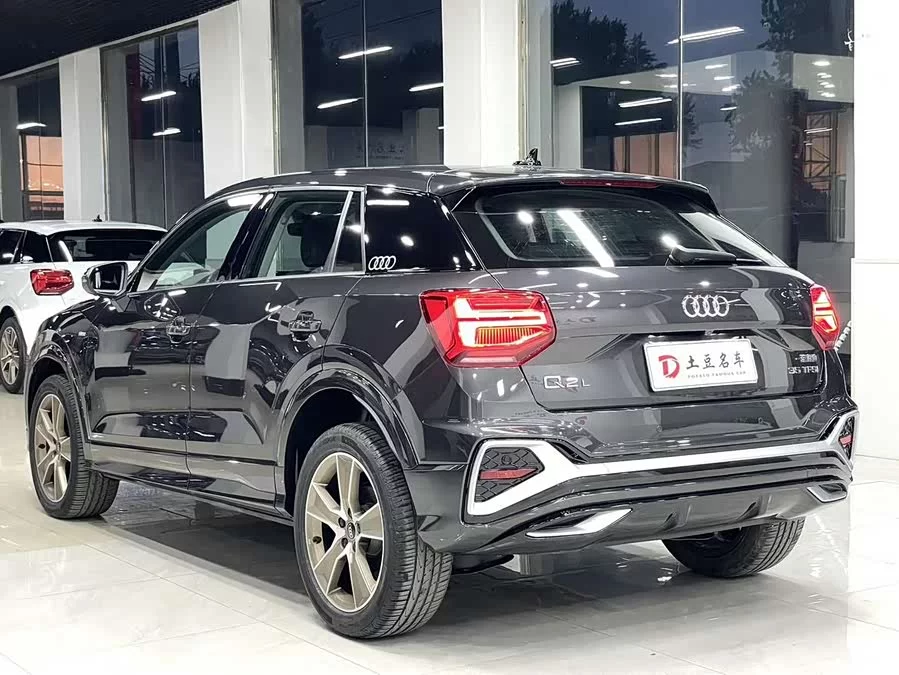 Audi Q2L
