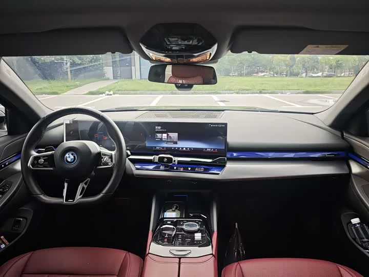 BMW i5