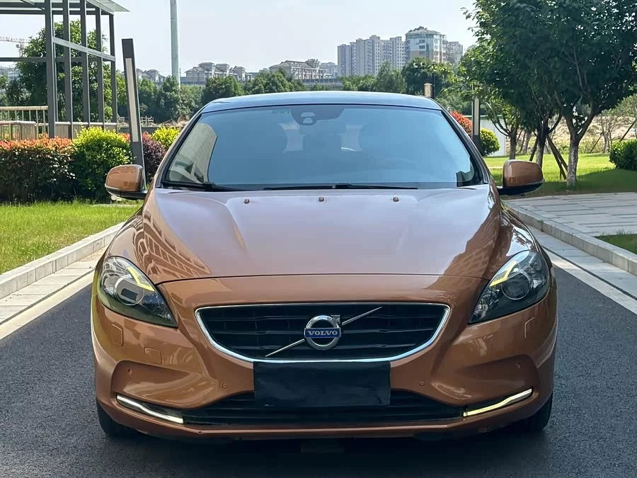 Volvo V40