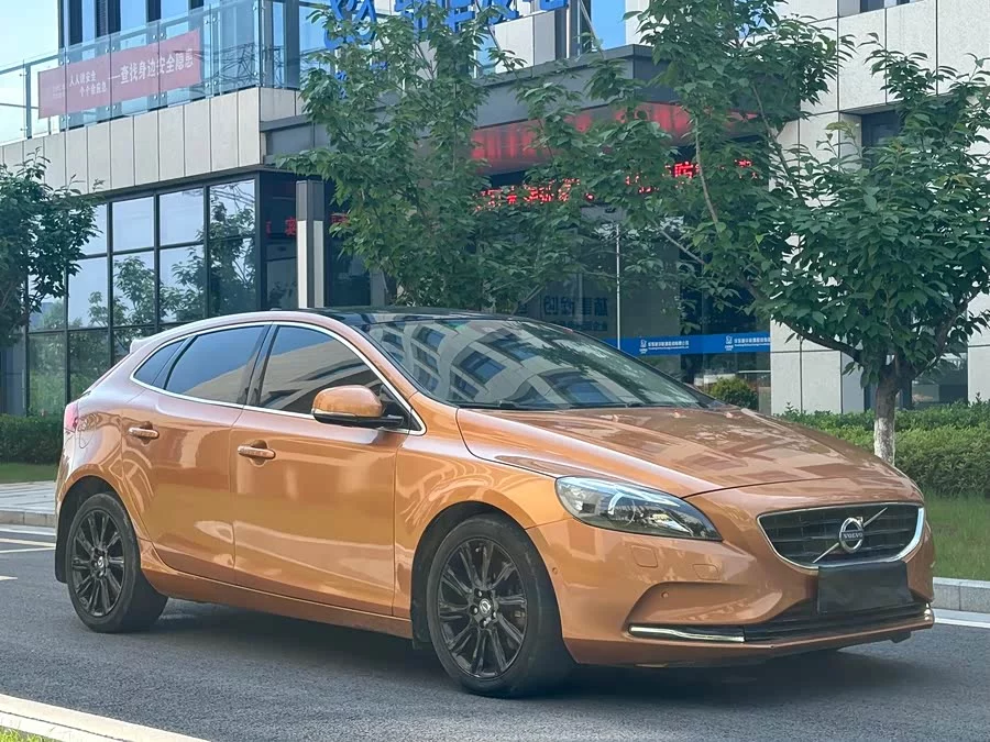 Volvo V40