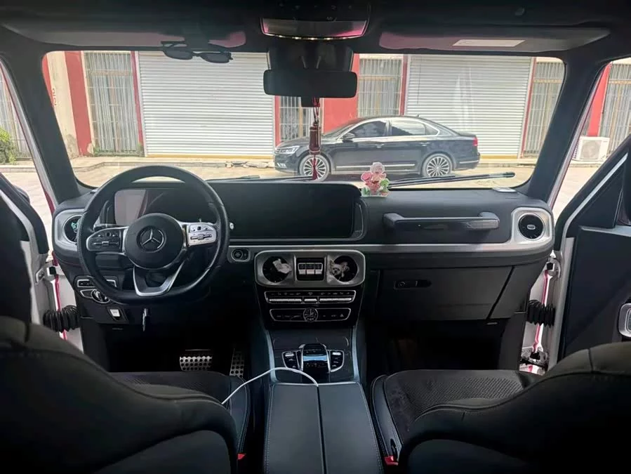 Mercedes Benz G-rated