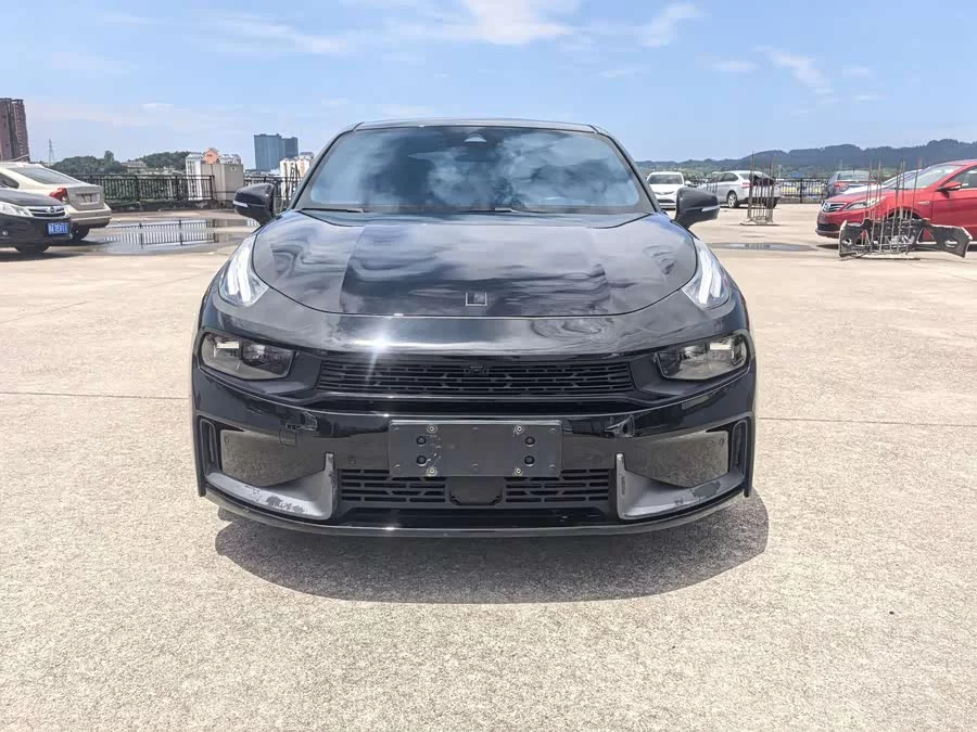 Lynk & Co 03