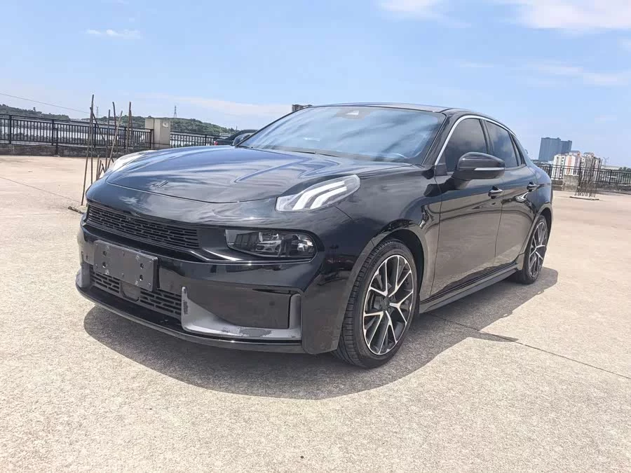 Lynk & Co 03