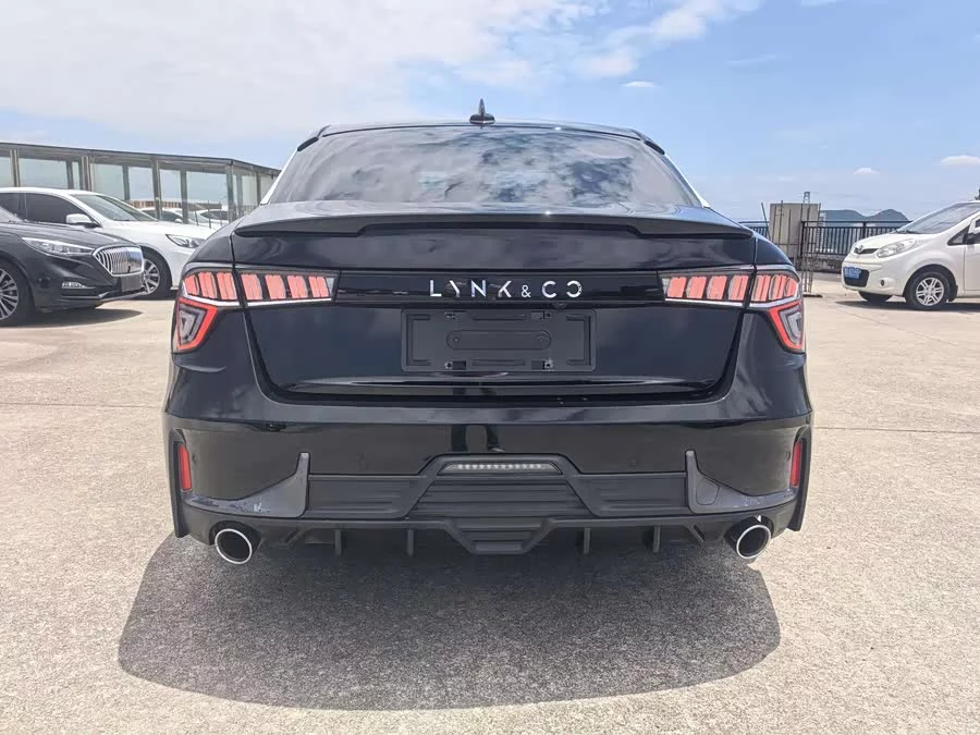 Lynk & Co 03