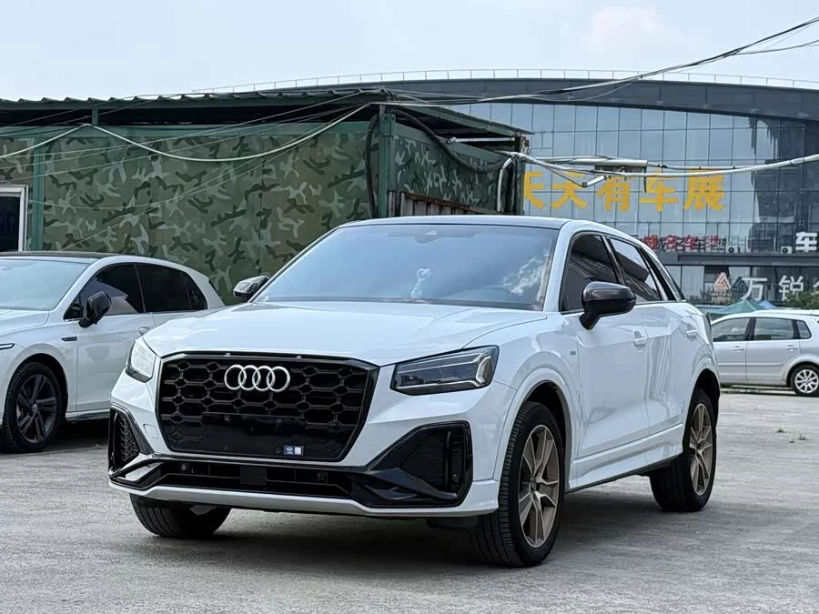 Audi Q2L