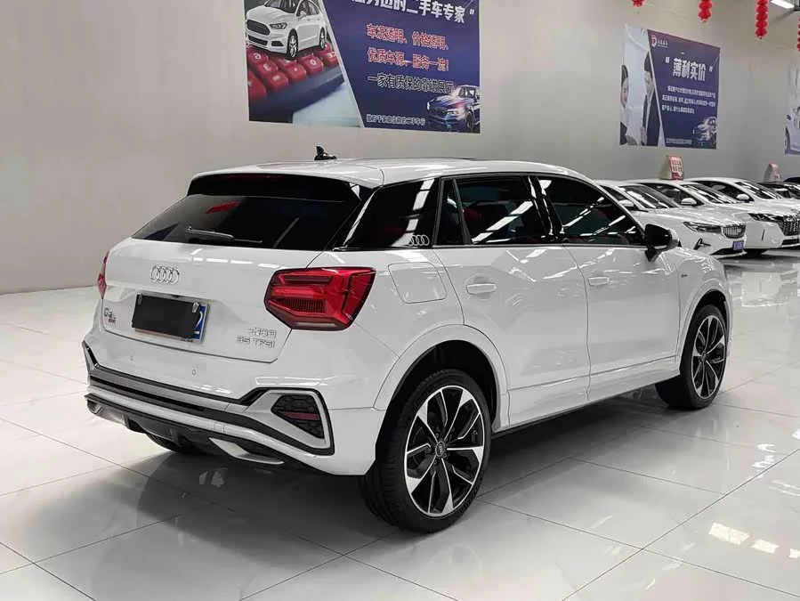 Audi Q2L