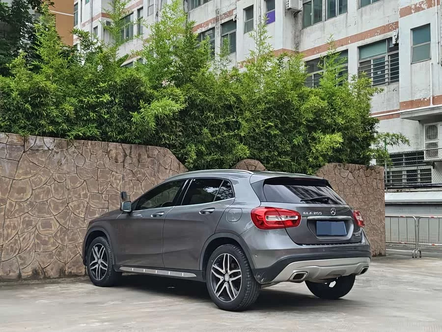 Mercedes Benz GLA
