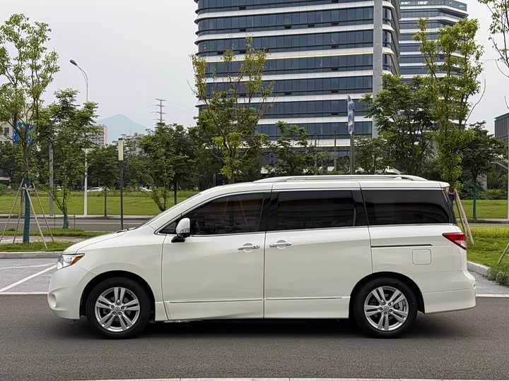Nissan nobleman