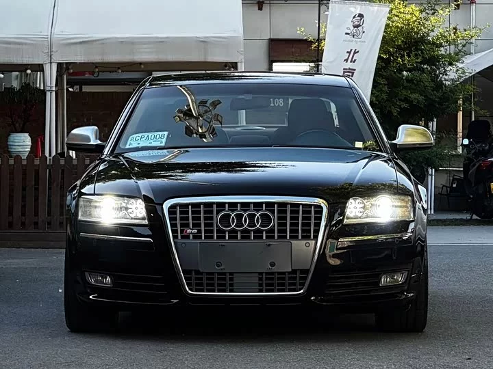 Audi S8