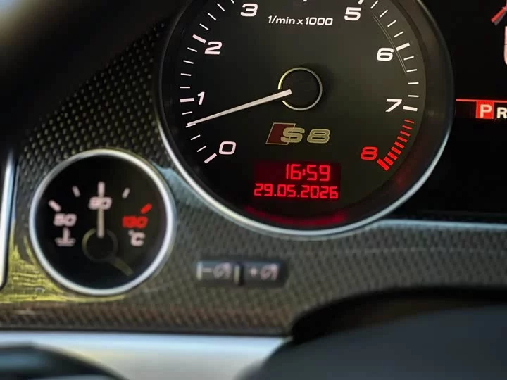 Audi S8
