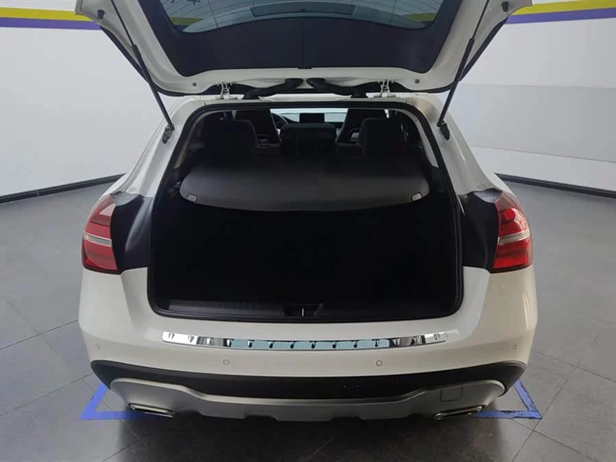 Mercedes Benz GLA