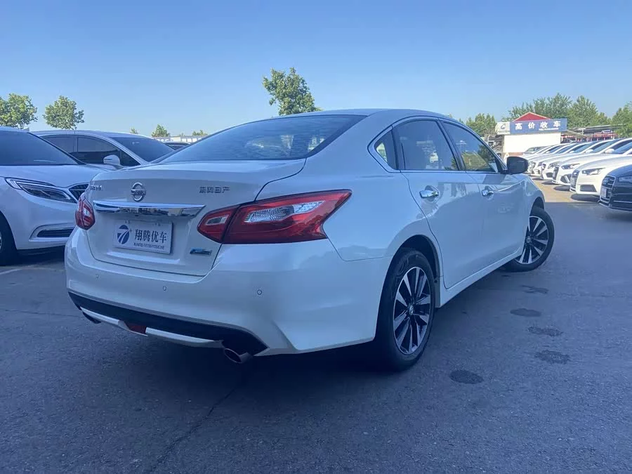 Nissan Teana