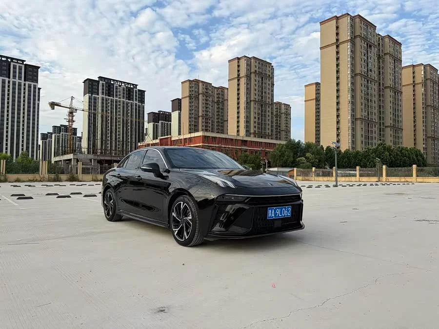 Lynk & Co 03
