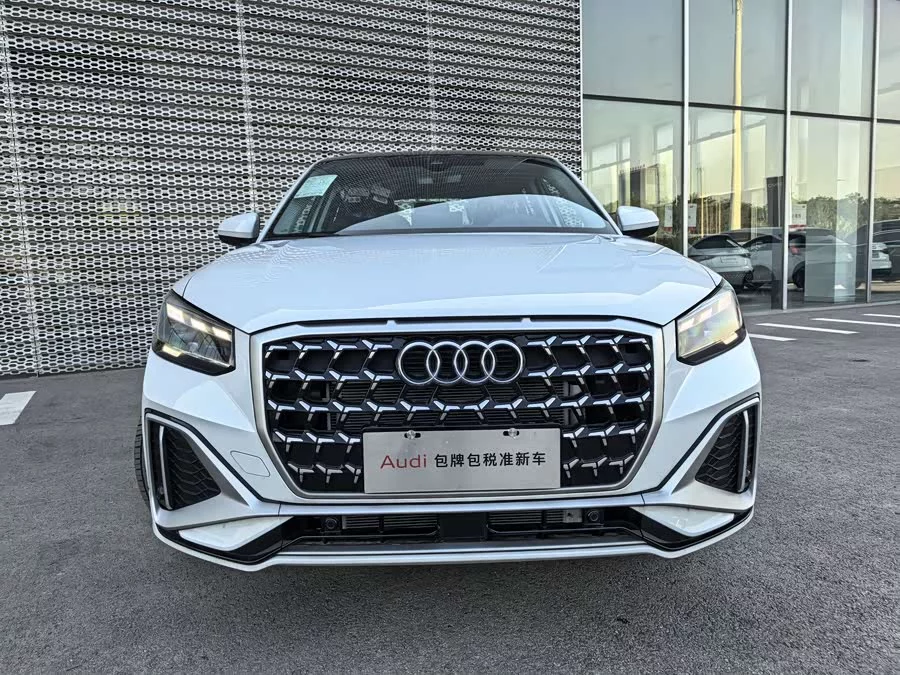Audi Q2L