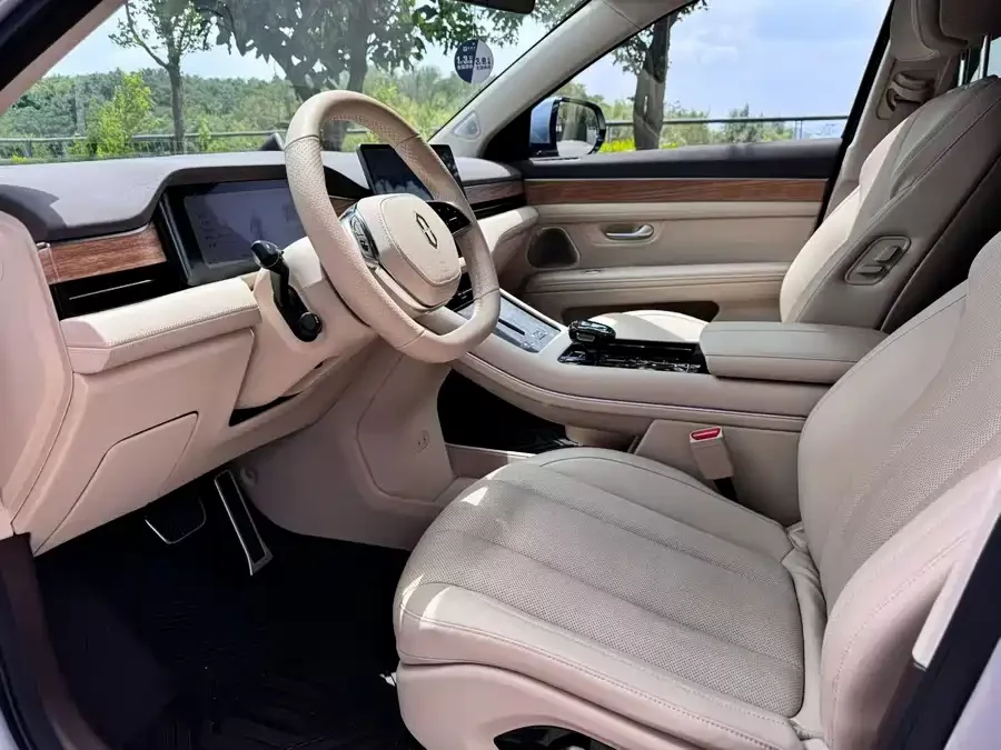 AITO Wenjie M7