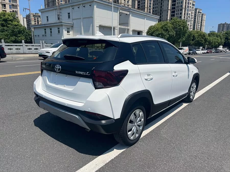 Toyota YARiS L
