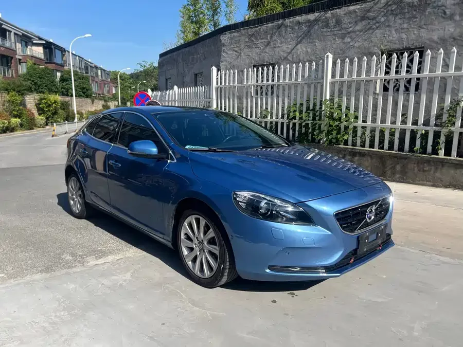 Volvo V40