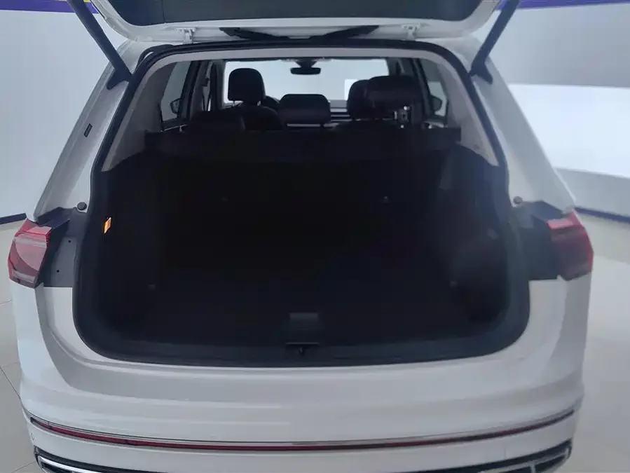 Volkswagen Tiguan L plug-in hybrid