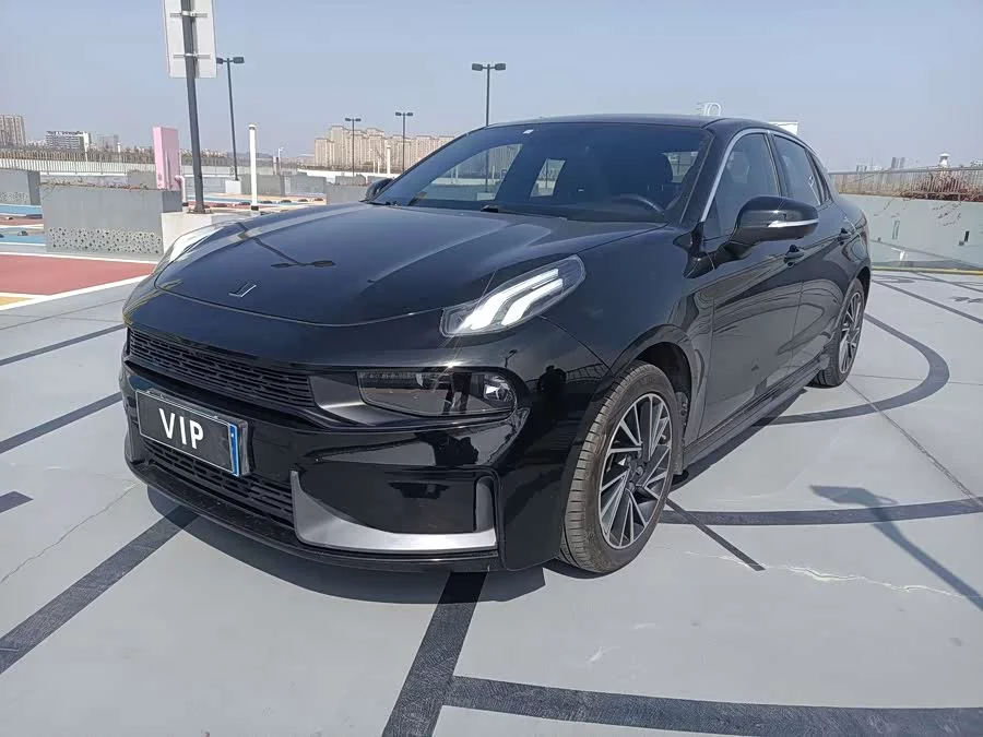 Lynk & Co 03