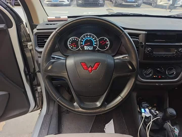 Wuling Hongguang V