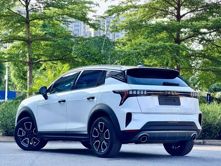 Lynk & Co 06