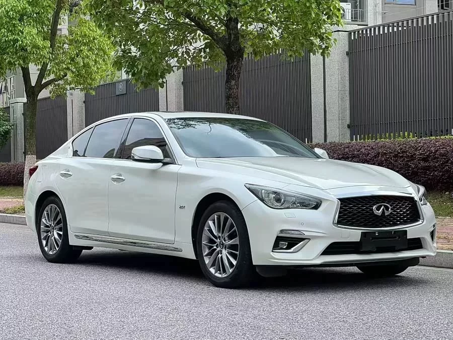 Infiniti Q50L