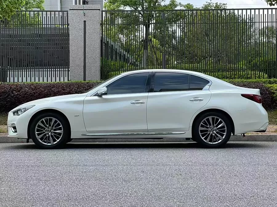 Infiniti Q50L
