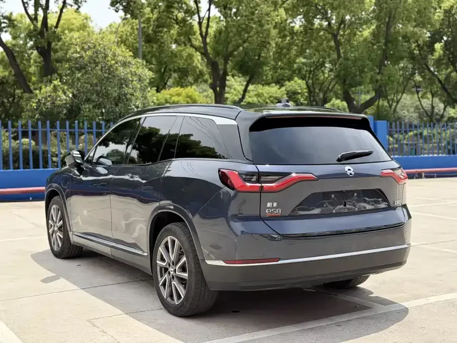 NIO ES8
