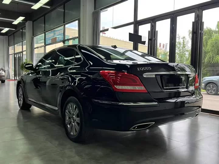 Hyundai Equus