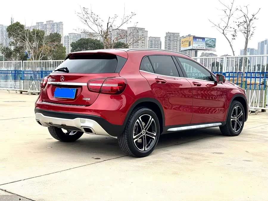 Mercedes Benz GLA