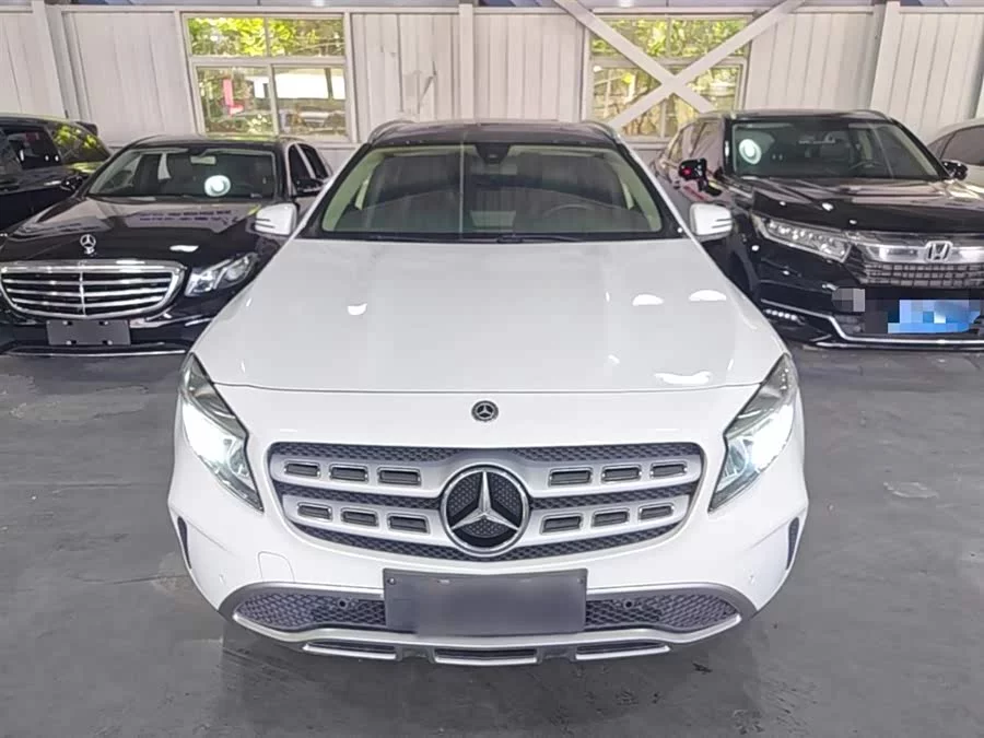 Mercedes Benz GLA