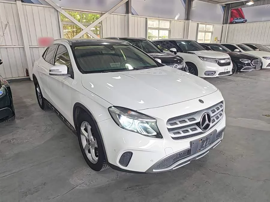 Mercedes Benz GLA