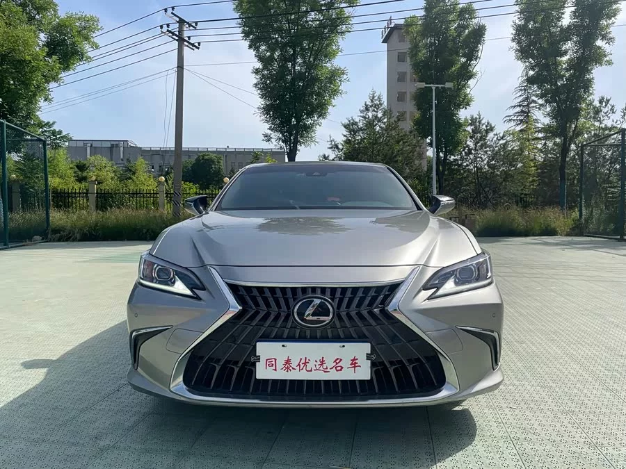 Lexus ES
