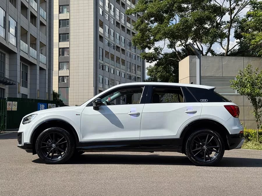 Audi Q2L