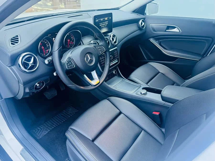 Mercedes Benz GLA