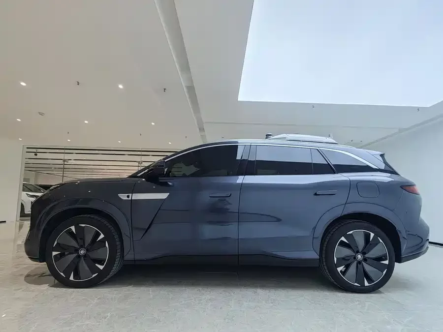 BYD Tang L