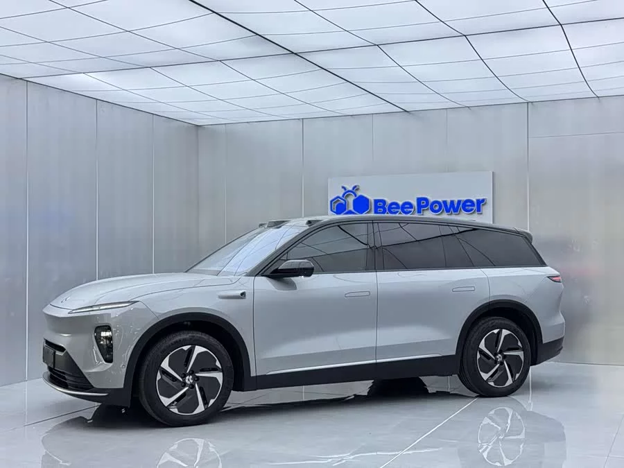 NIO ES8