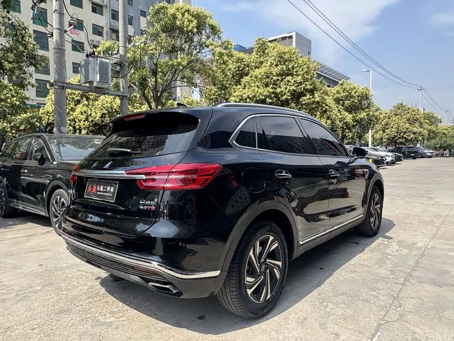 Hongqi HS5