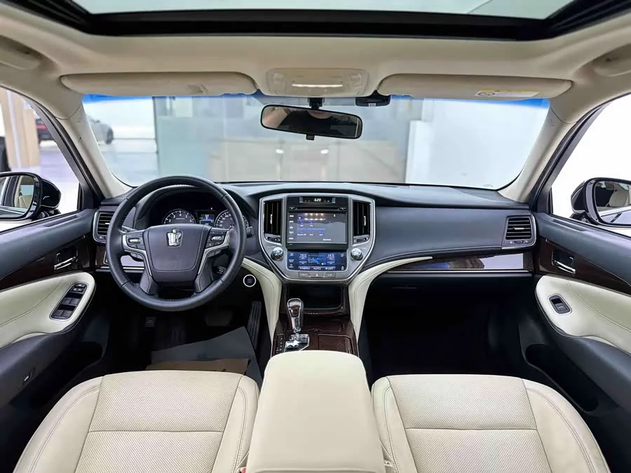 Toyota crown